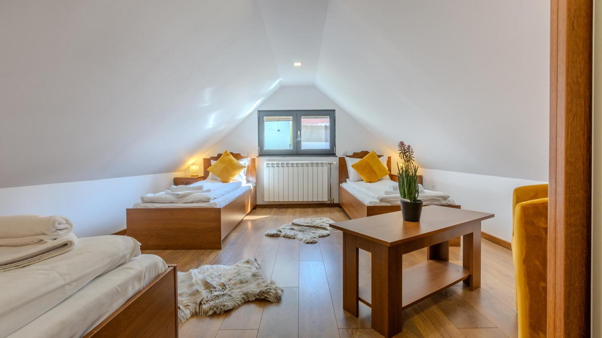 Sun Villas Accommodation Брашов Екстериор снимка